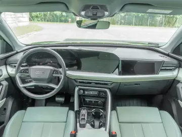 Audi Q5 40 TDI SLINE. PANO.