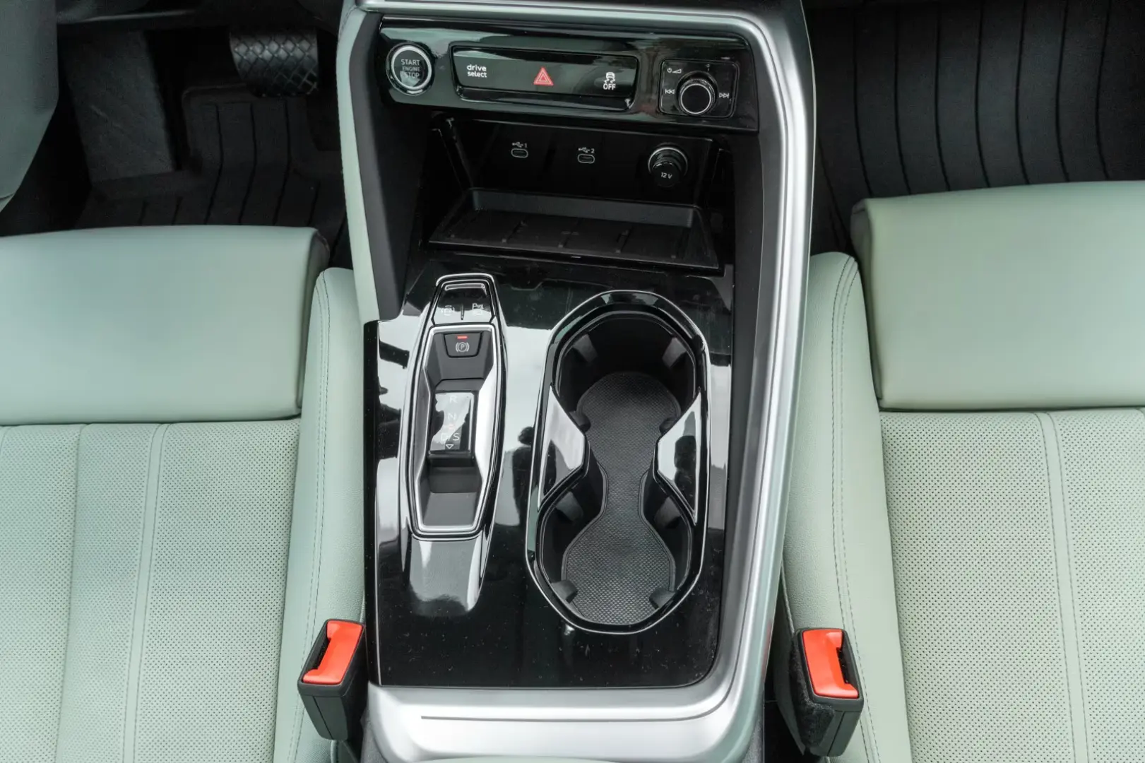 Audi Q5 40 TDI SLINE. PANO.