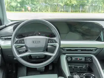 Audi Q5 40 TDI SLINE. PANO.