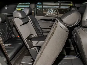 Volkswagen Tayron R-Line 2.0 TDI DSG 7 locuri Navi