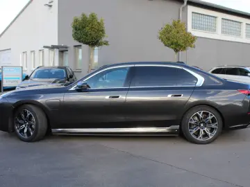 750 e xDrive Design Pure Excellence