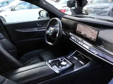 750 e xDrive Design Pure Excellence