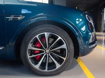 Bentley Bentayga  BRIETLING  V8  NAIM AUDIO SYSTEM