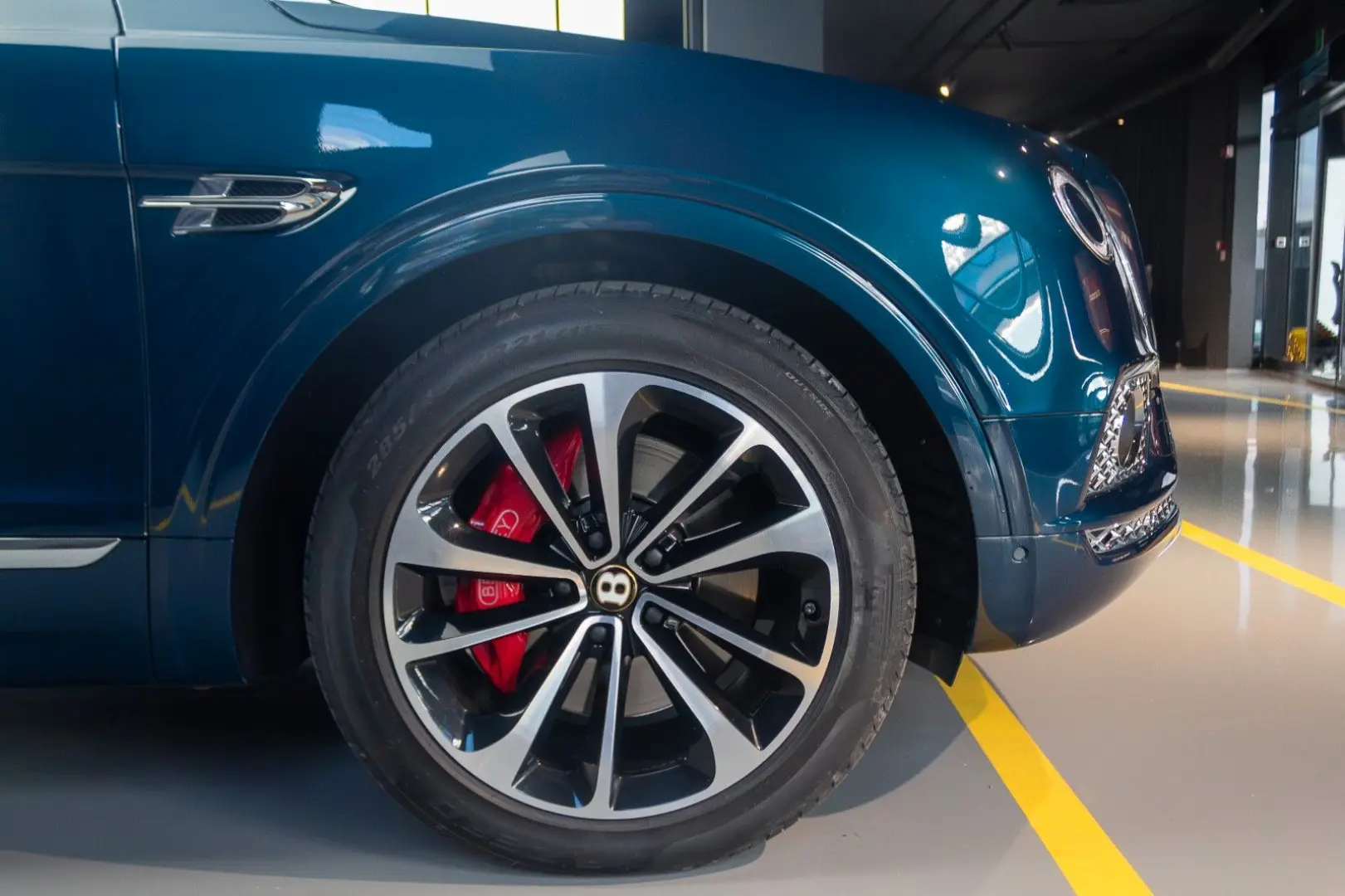 Bentley Bentayga  BRIETLING  V8  NAIM AUDIO SYSTEM