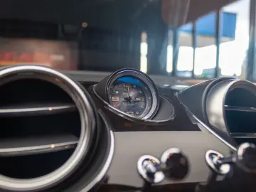 Bentley Bentayga  BRIETLING  V8  NAIM AUDIO SYSTEM