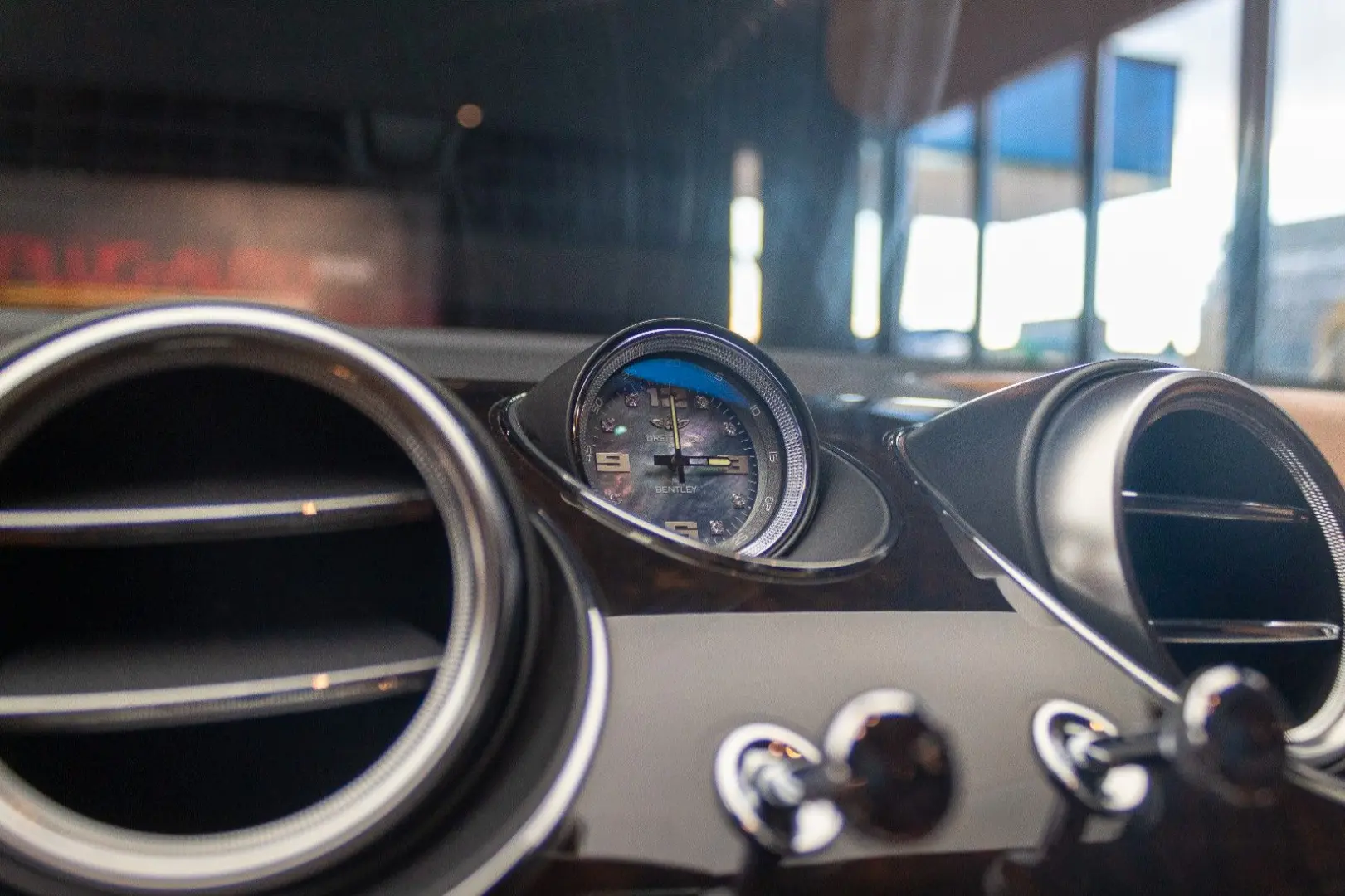 Bentley Bentayga  BRIETLING  V8  NAIM AUDIO SYSTEM