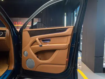 Bentley Bentayga  BRIETLING  V8  NAIM AUDIO SYSTEM