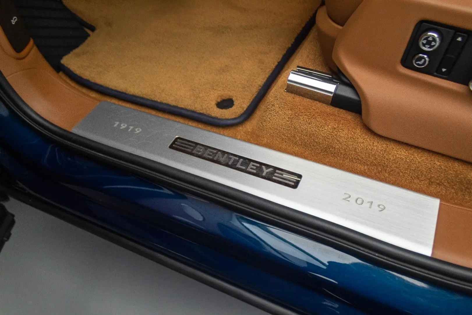 Bentley Bentayga  BRIETLING  V8  NAIM AUDIO SYSTEM