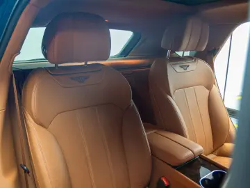 Bentley Bentayga  BRIETLING  V8  NAIM AUDIO SYSTEM