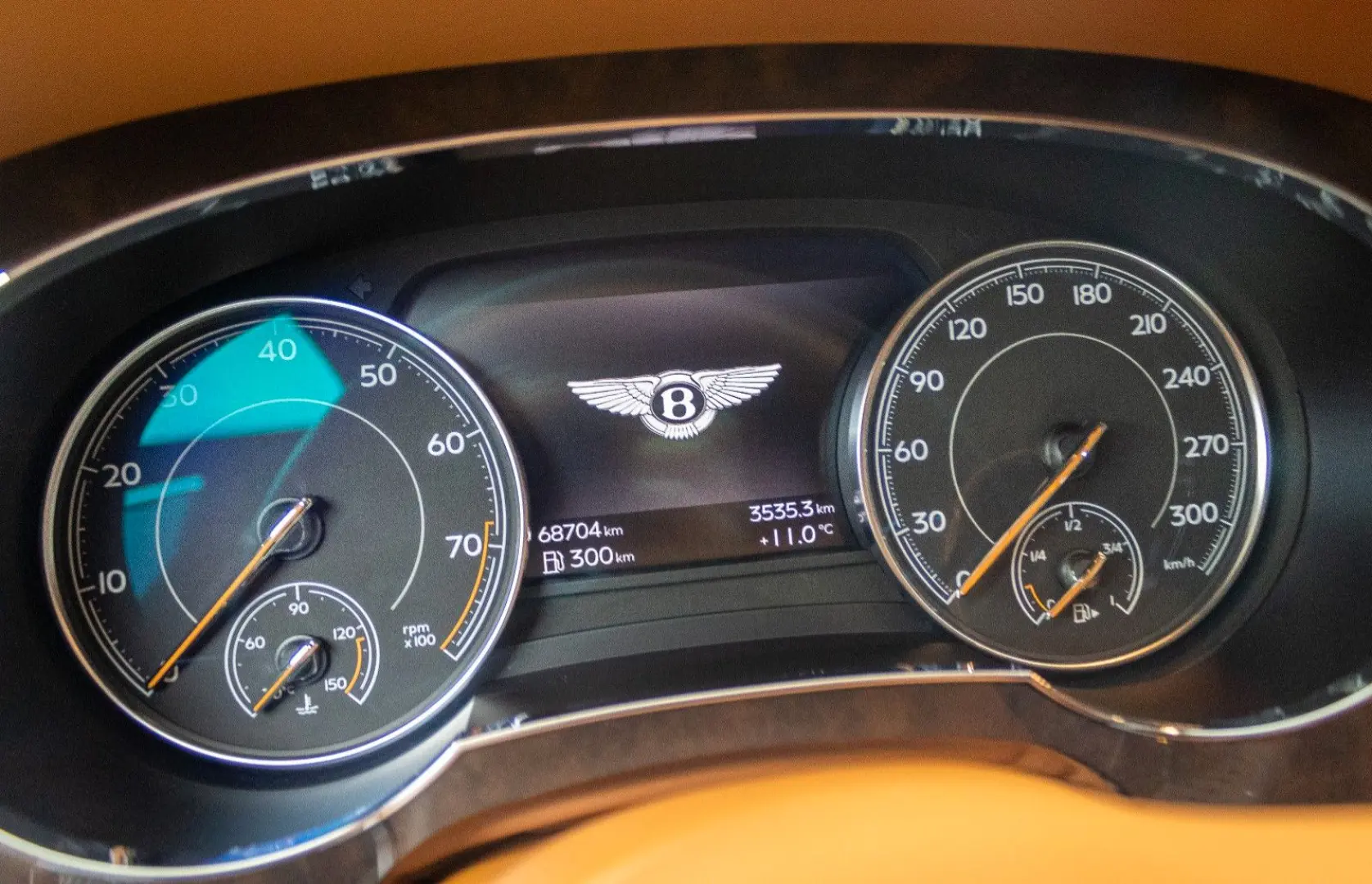 Bentley Bentayga  BRIETLING  V8  NAIM AUDIO SYSTEM