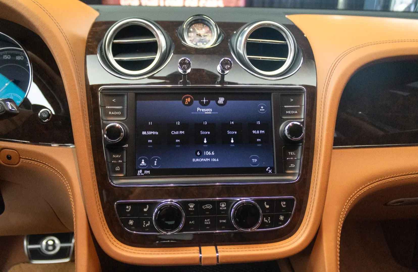 Bentley Bentayga  BRIETLING  V8  NAIM AUDIO SYSTEM