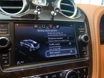 Bentley Bentayga  BRIETLING  V8  NAIM AUDIO SYSTEM