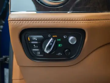 Bentley Bentayga  BRIETLING  V8  NAIM AUDIO SYSTEM