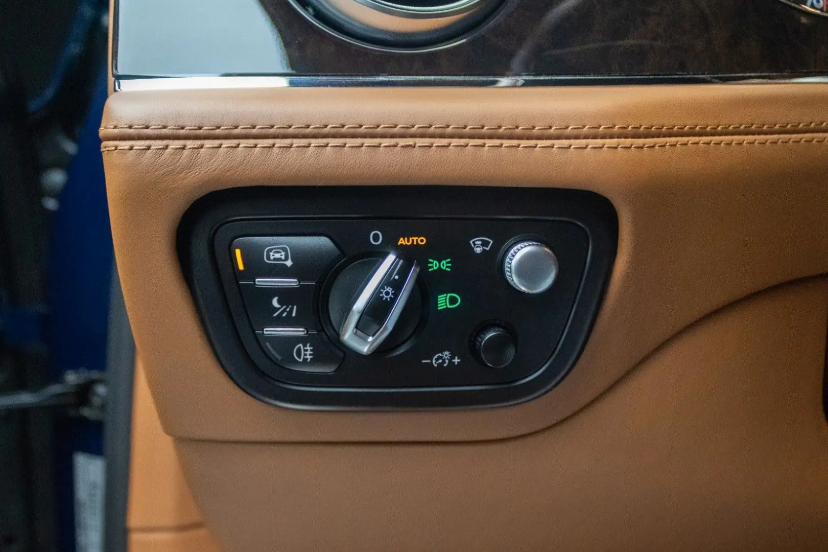 Bentley Bentayga  BRIETLING  V8  NAIM AUDIO SYSTEM