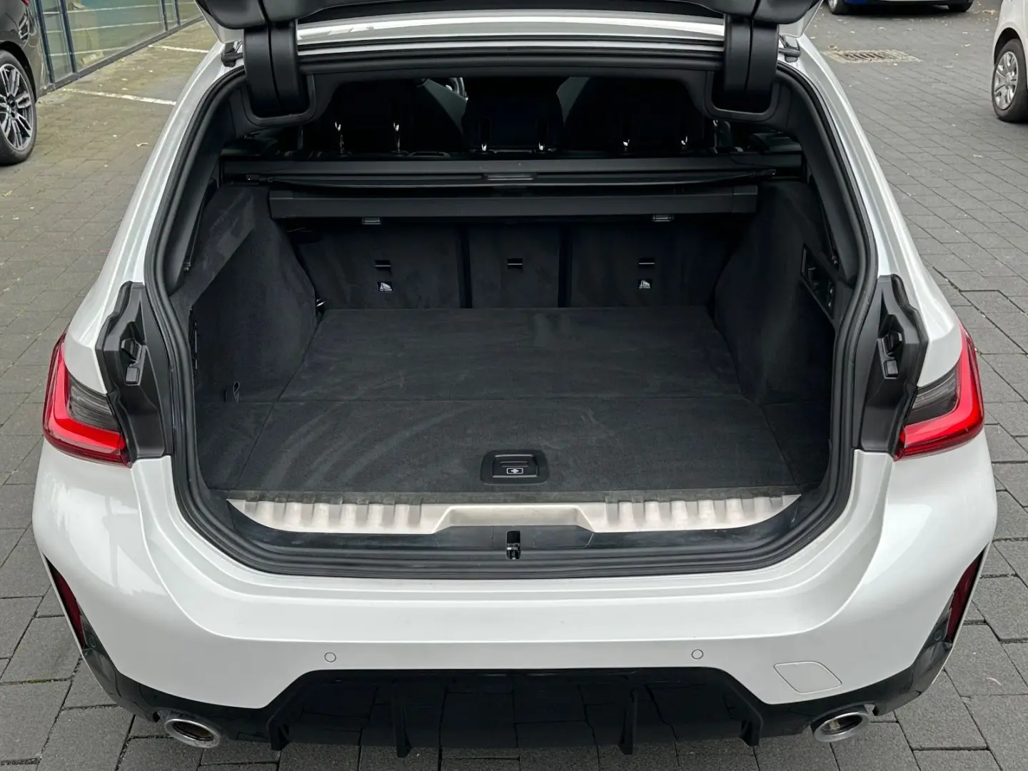 330 e xDrive Touring M Sport