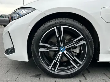 330 e xDrive Touring M Sport