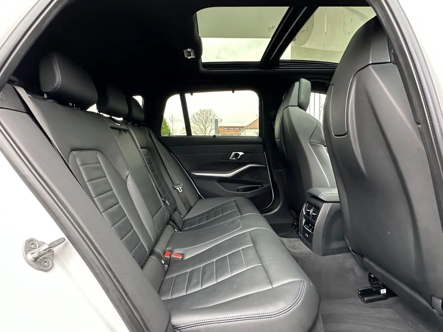 330 e xDrive Touring M Sport