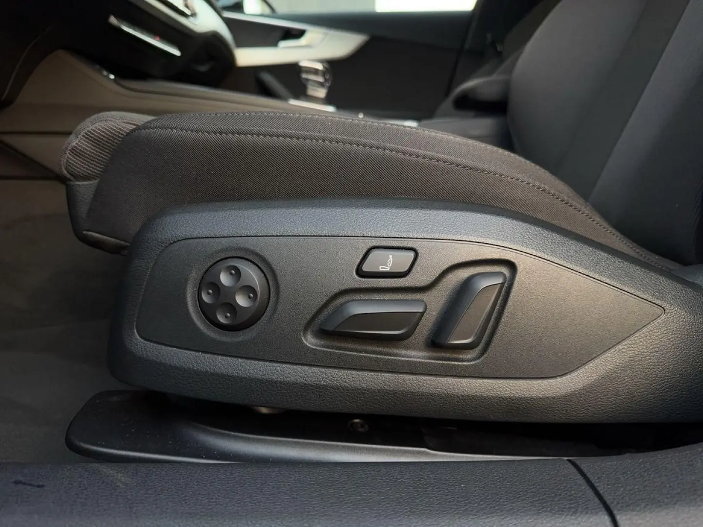 A4 40 TFSI Q S LINE TOP AUSSTATTUNG UPE 67.000EU