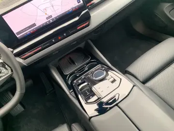 520i Bowers&Wilkins Autobahnass. Head-Up Sitzbel