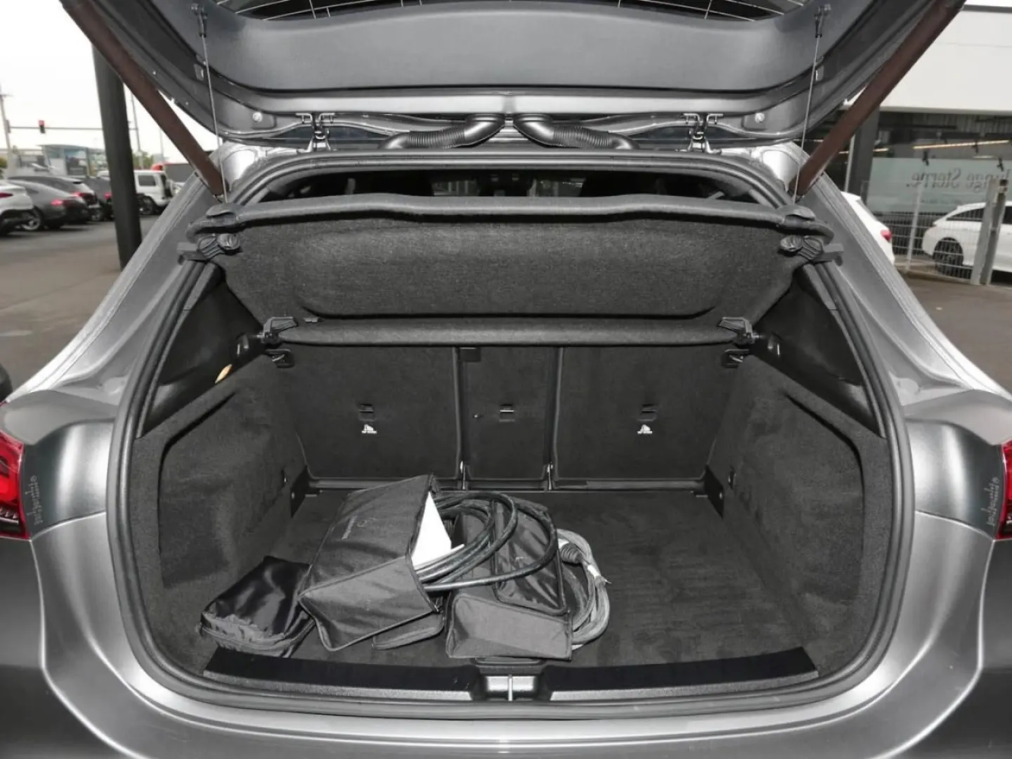 GLA 250 e AMG Night Distronic Memory 360  AHK