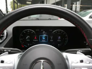 GLA 250 e AMG Night Distronic Memory 360  AHK