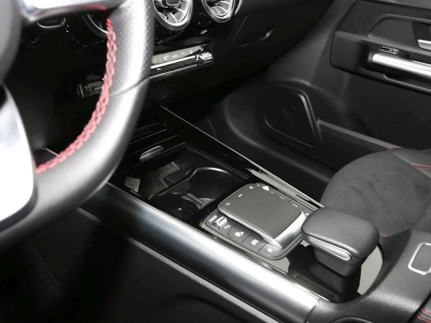 GLA 250 e AMG Night Distronic Memory 360  AHK