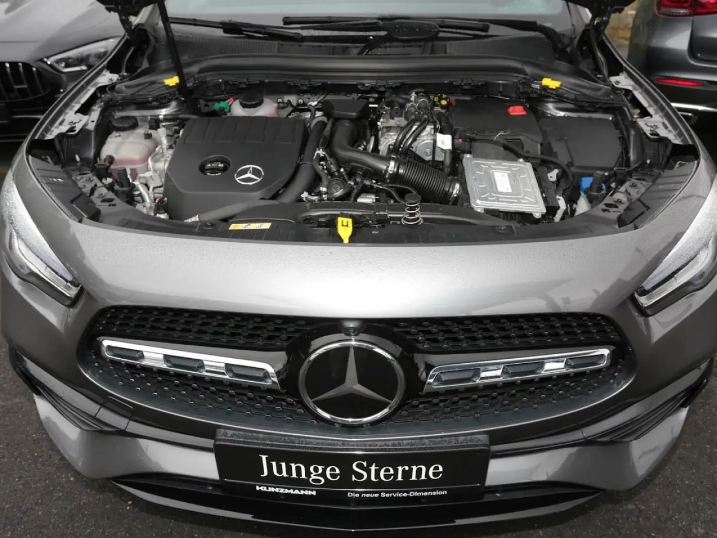 GLA 250 e AMG Night Distronic Memory 360  AHK