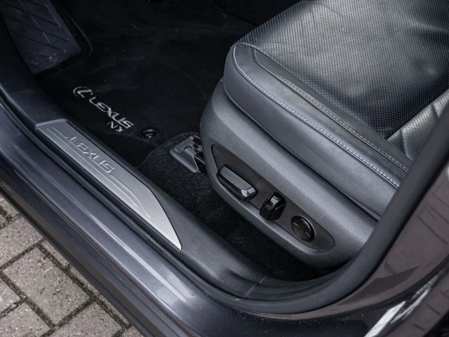 NX 450h   Executive Interieur Paket