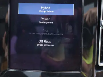 Volvo XC40 T4 RECHARGE Plug-In Hybrid 1.5 Benzina 210CP