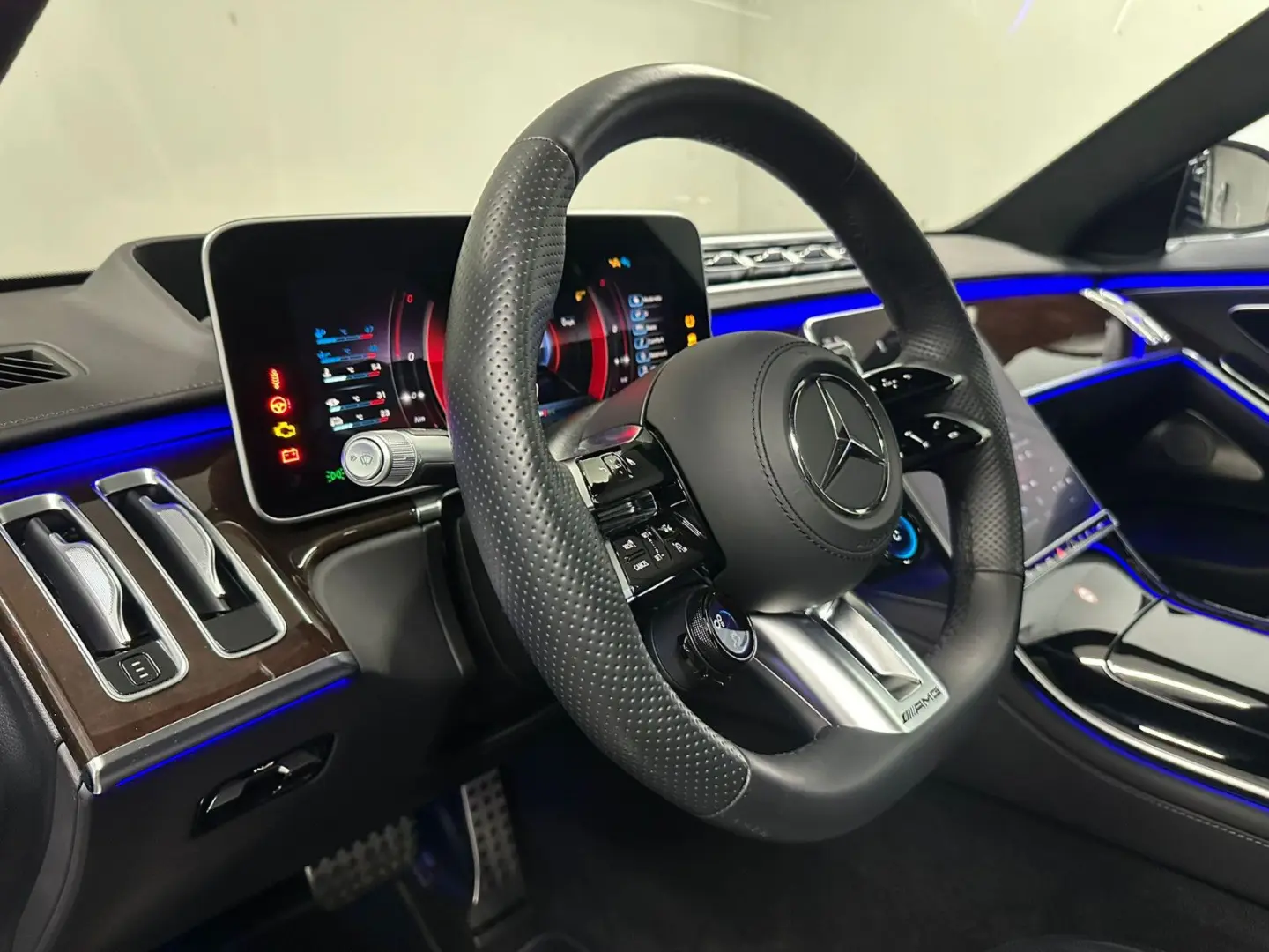 S 63 E Performance L  PANORAMA FONDENTERTAINMENT