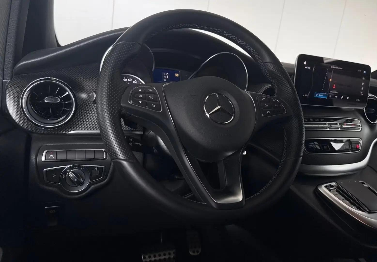 V 220 d AMG-Line Lang DISTR. el-Tür. AHK 7-Sitze