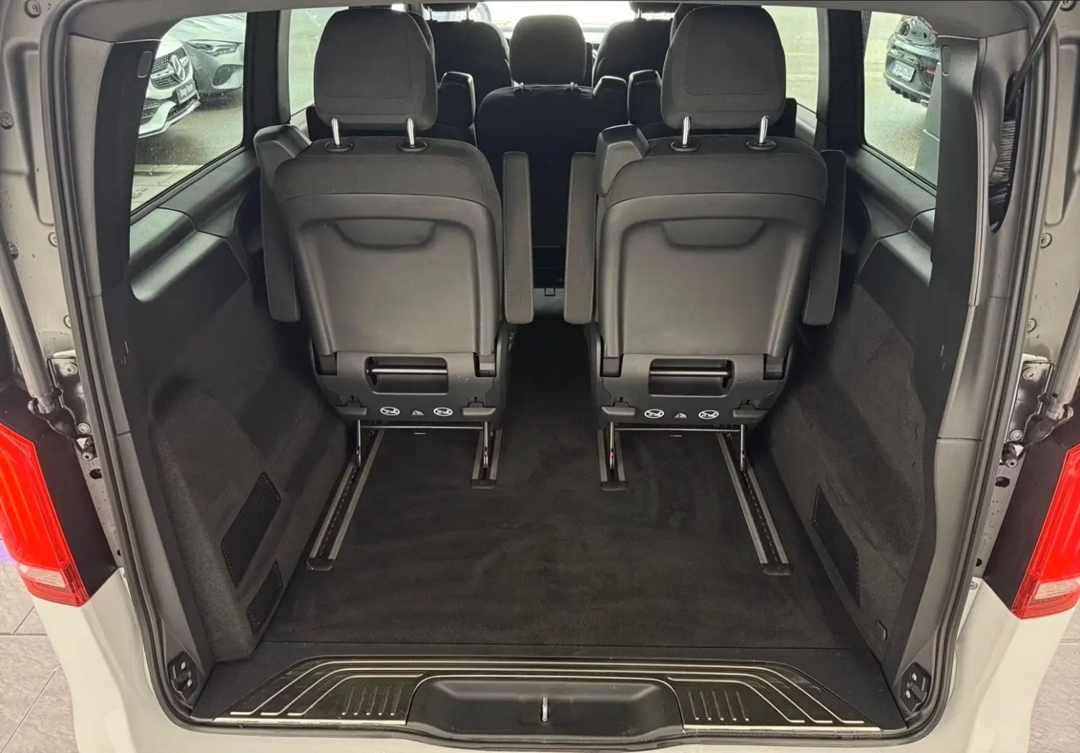 V 220 d AMG-Line Lang DISTR. el-Tür. AHK 7-Sitze