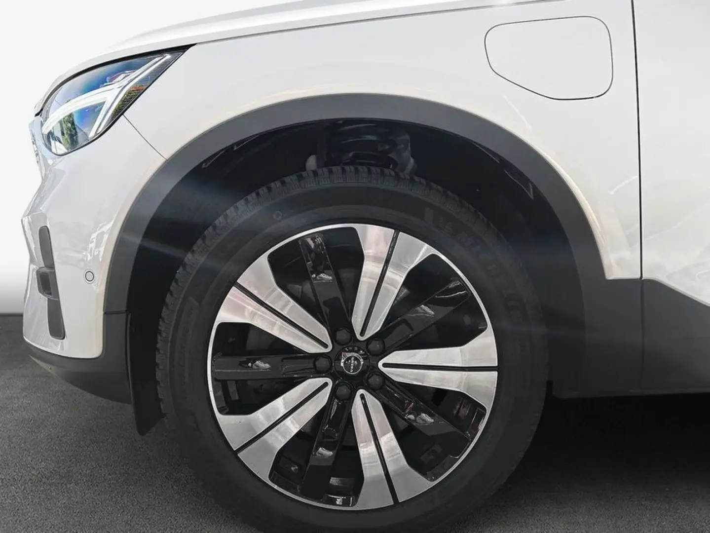 XC40 T5 Recharge DKG Ultimate Bright