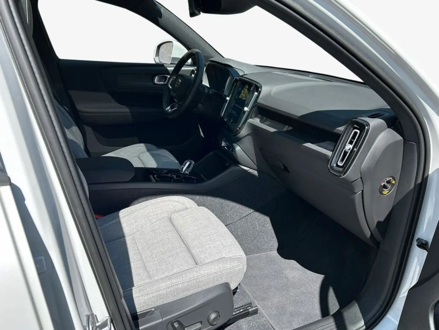 XC40 T5 Recharge DKG Ultimate Bright