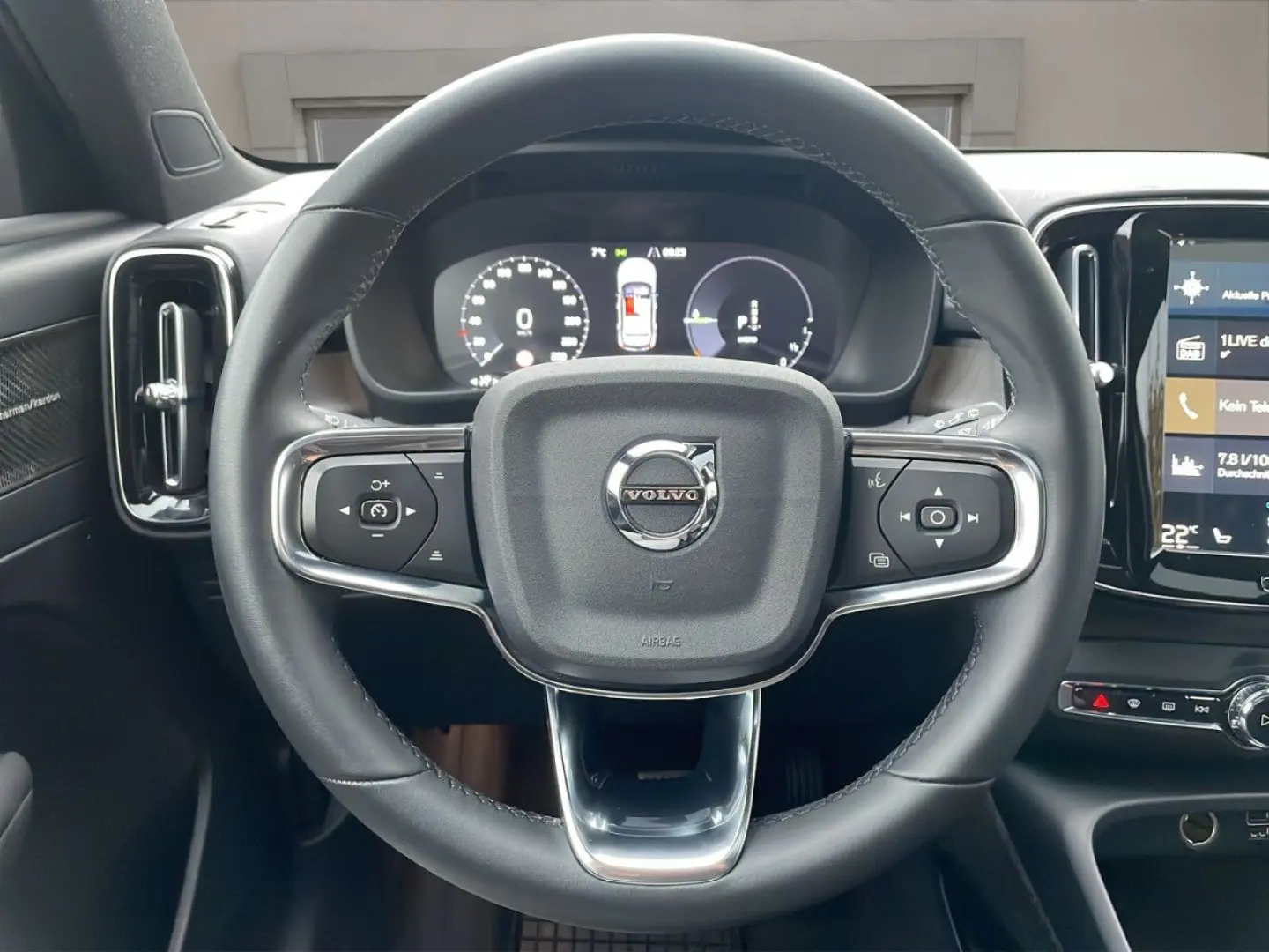 XC40 T4 Recharge Ultimate Dark LED NAVI PANO H&K