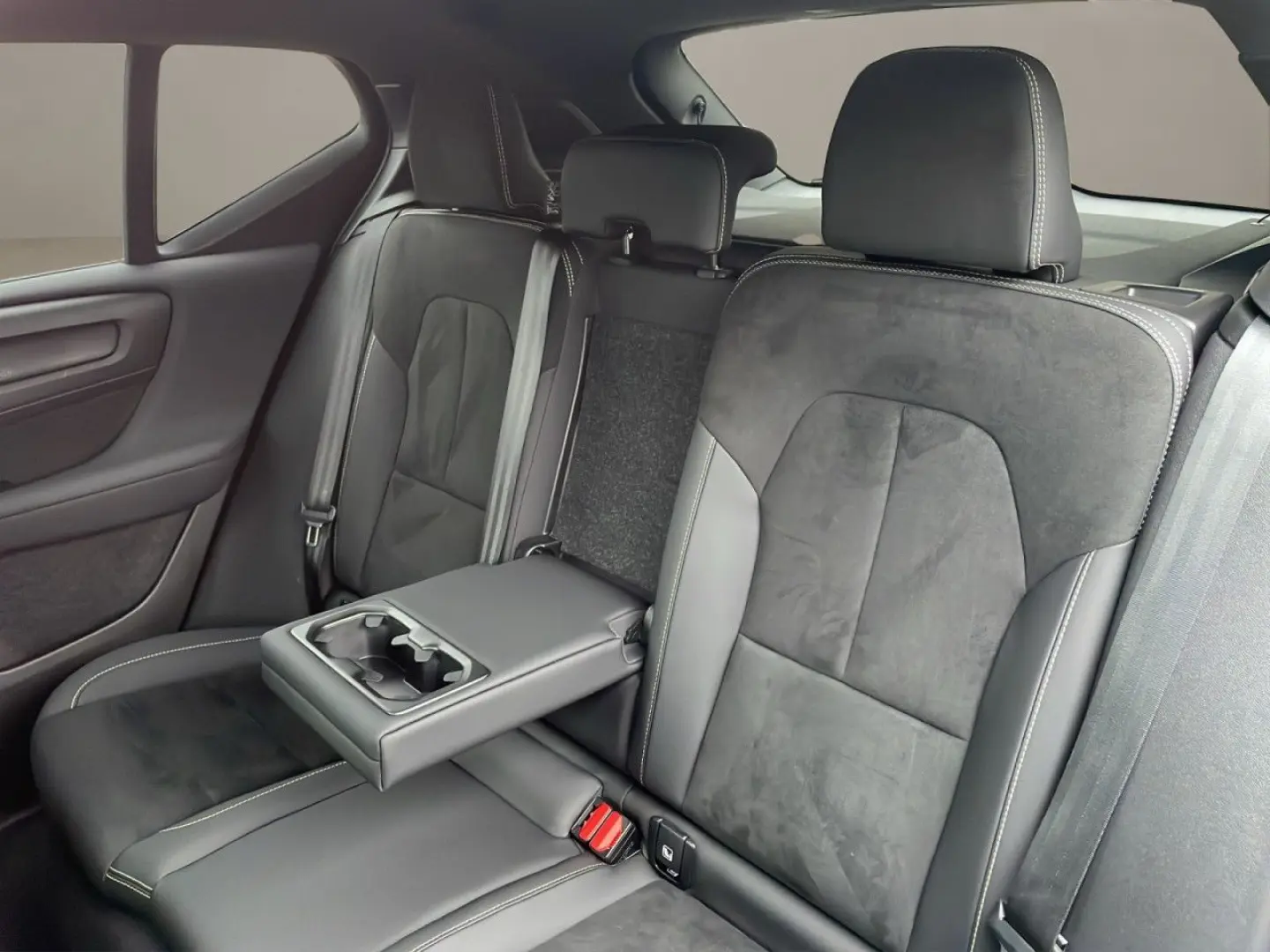 XC40 T4 Recharge Ultimate Dark LED NAVI PANO H&K