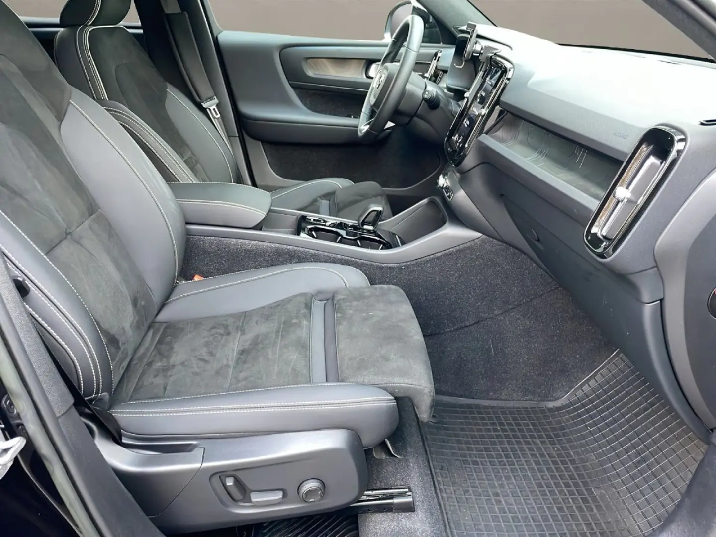 XC40 T4 Recharge Ultimate Dark LED NAVI PANO H&K