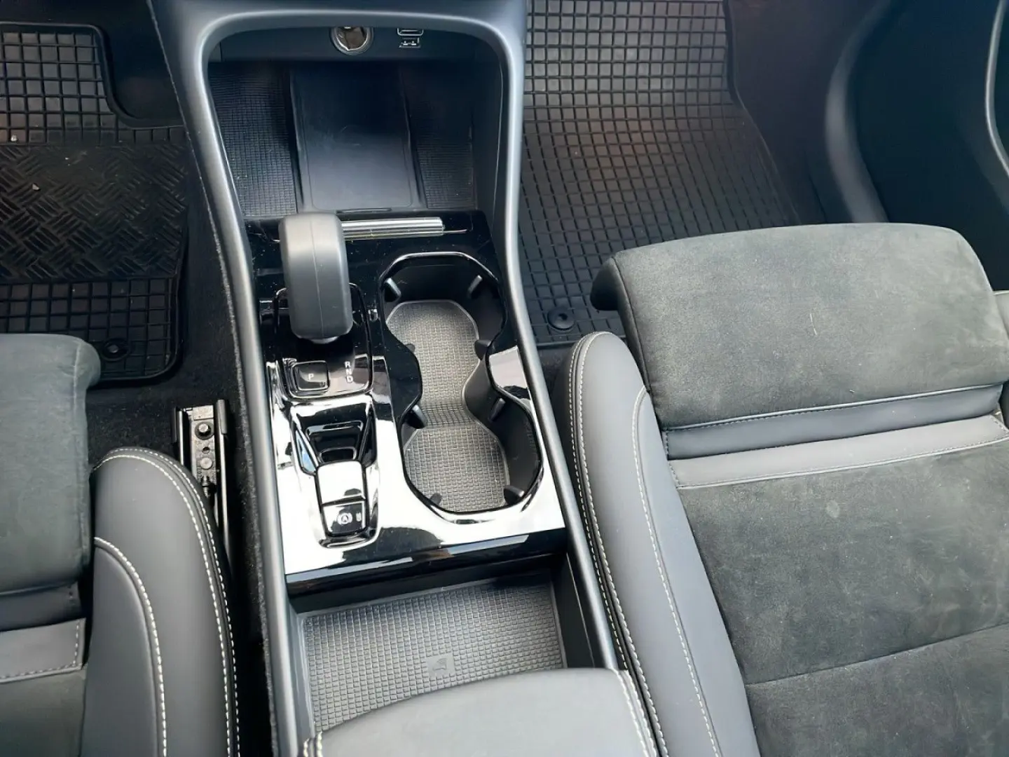 XC40 T4 Recharge Ultimate Dark LED NAVI PANO H&K