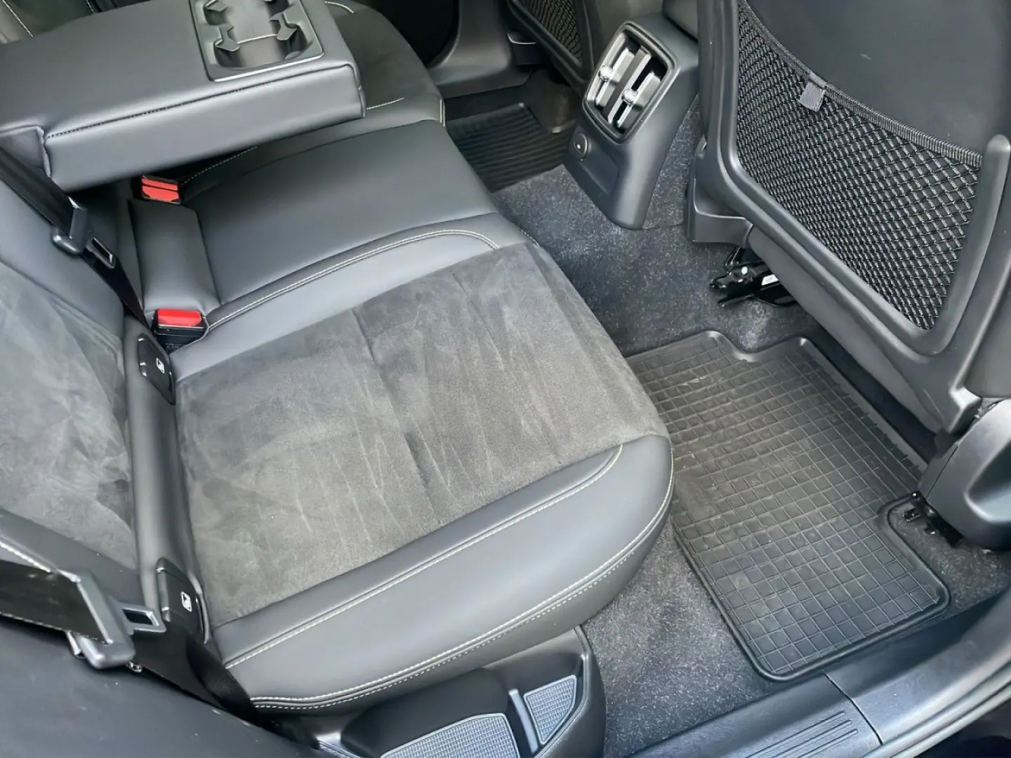 XC40 T4 Recharge Ultimate Dark LED NAVI PANO H&K