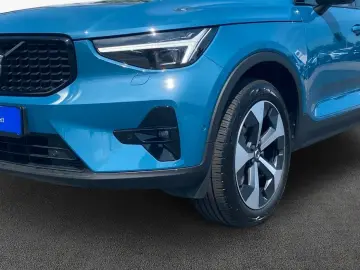 XC40 B3 B DKG Plus Dark Pano   ACC   BLIS