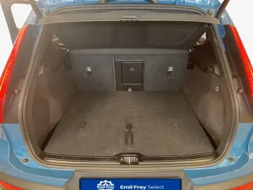 XC40 B3 B DKG Plus Dark Pano   ACC   BLIS