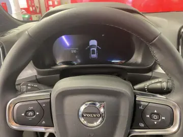 XC40 B3 B DKG Plus Dark Pano   ACC   BLIS