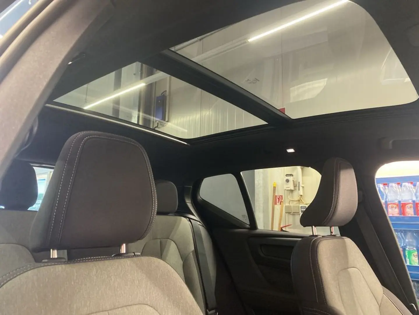 XC40 B3 B DKG Plus Dark Pano   ACC   BLIS