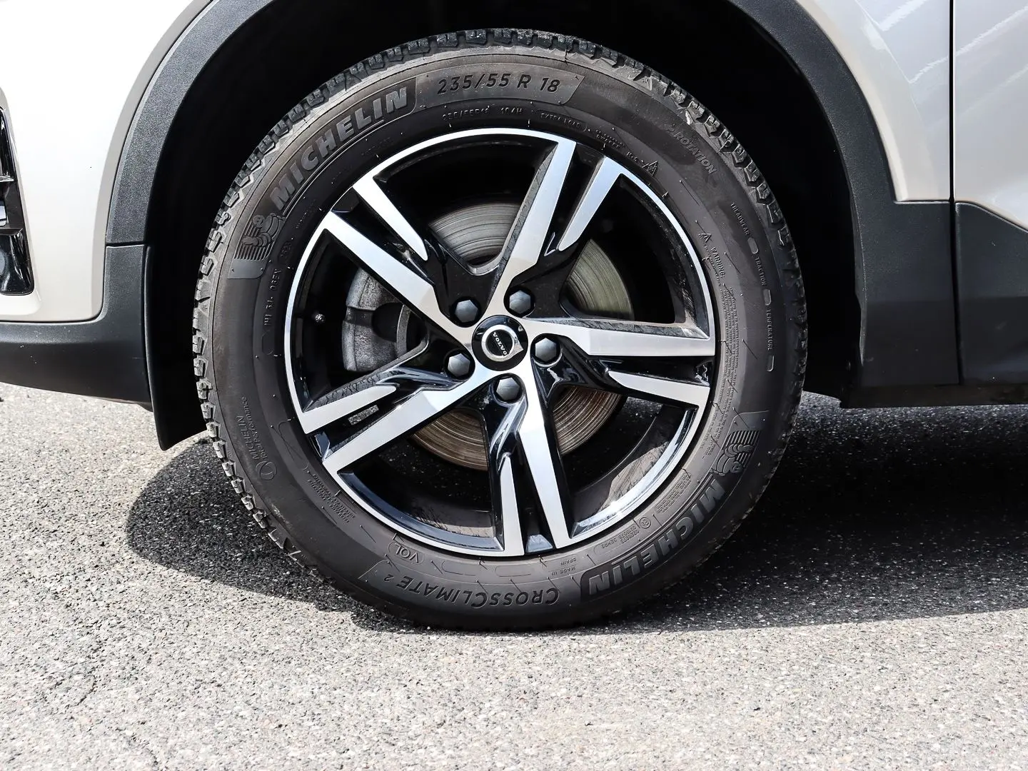 XC40 Plus Dark 2WD B3 EU6d El. Panodach Digitale