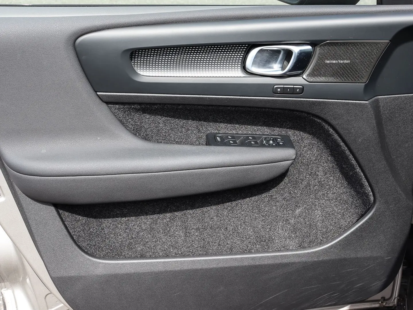 XC40 Plus Dark 2WD B3 EU6d El. Panodach Digitale