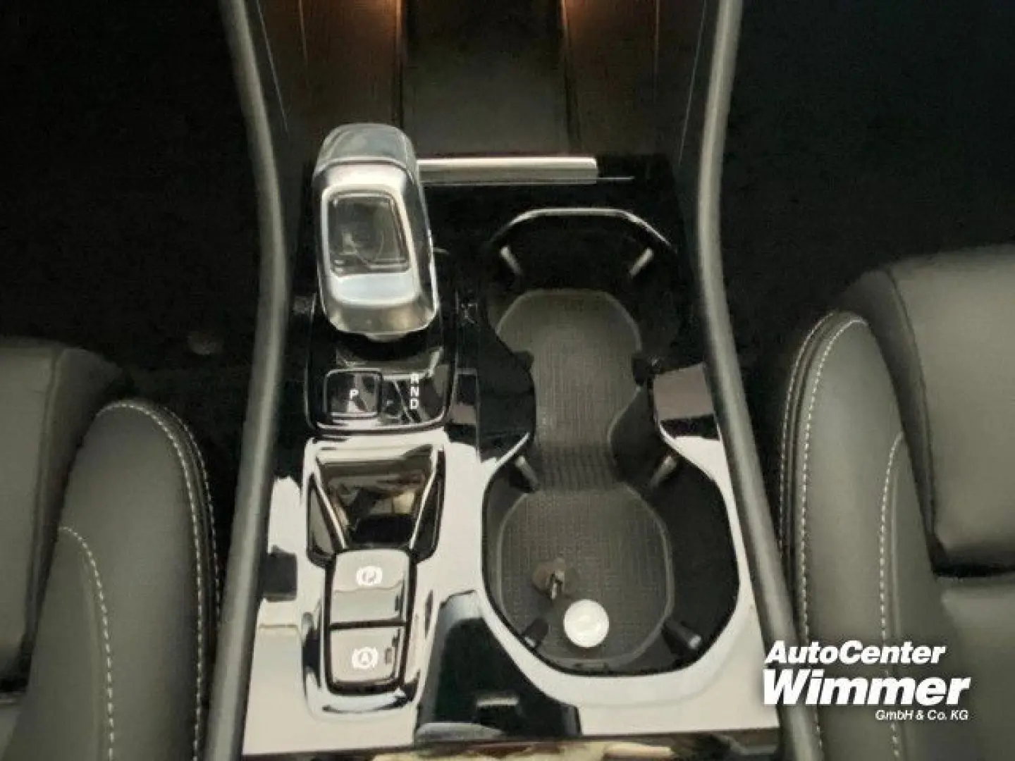 XC40 B3 B DKG Plus Dark Business   SD   el. AHK