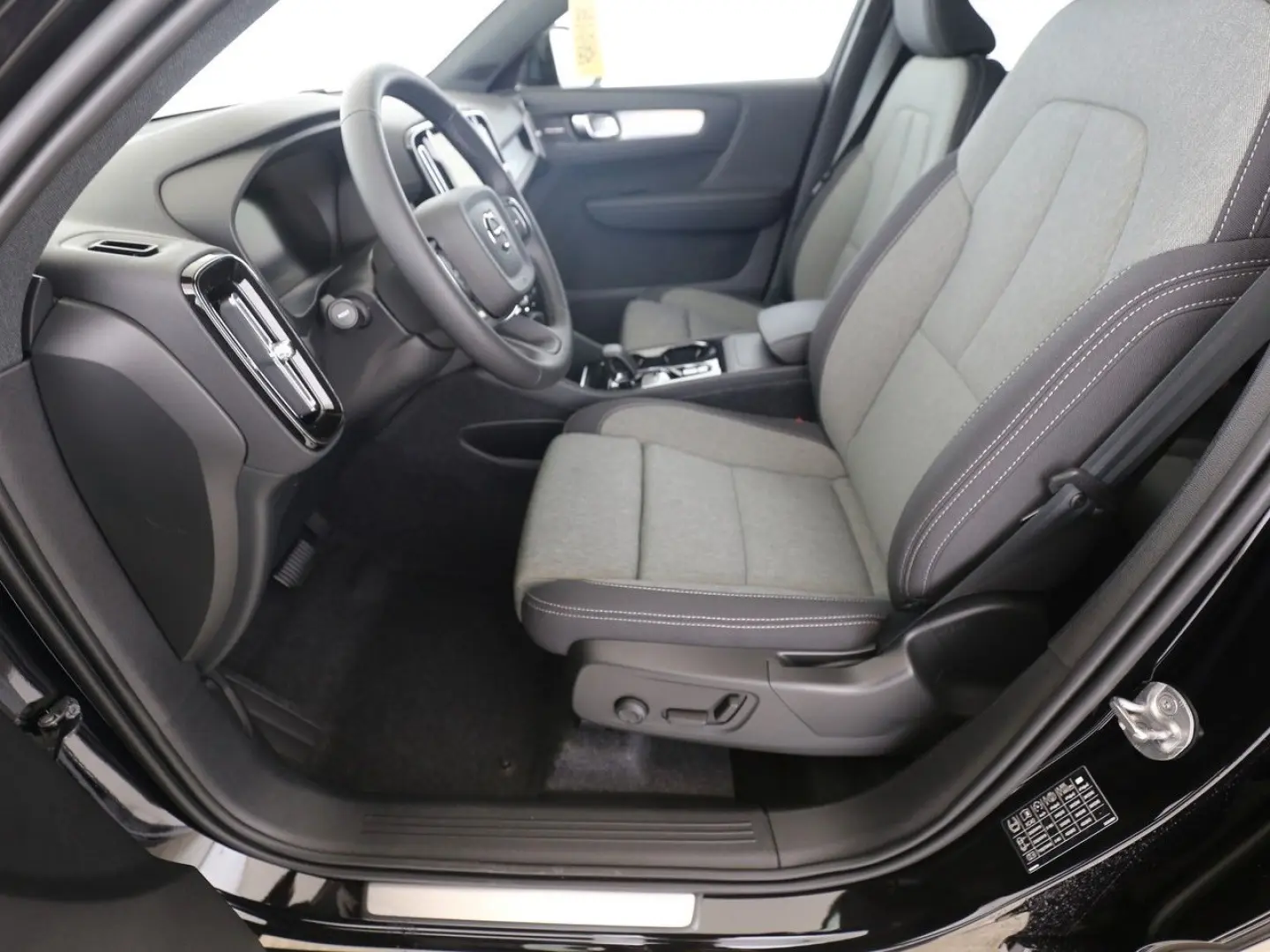 XC40 Plus Dark ACC BLIS PANODACH 360 PIXEL 0 99%