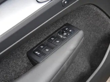 XC40 B4 Plus Memory Pano 360