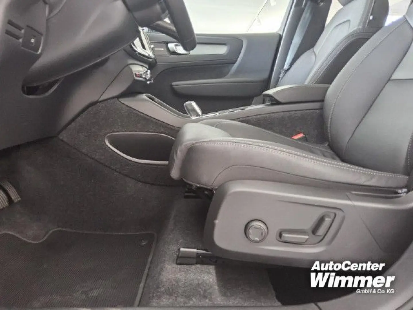 XC40 B4 B DKG Ultra Dark Driver Paket Business