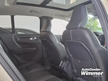 XC40 B4 B DKG Ultra Dark Driver Paket Business